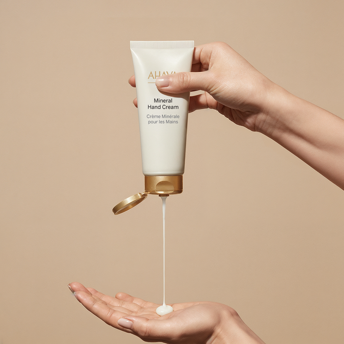 מהשמש היוקדת עד לעלי השלכת: מחליפים את שגרת הטיפוח בין הקיץ לסתיו